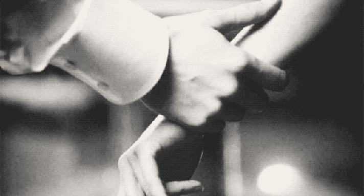 mano nella mano gif 8def3f579bd2249b9bf4.gif